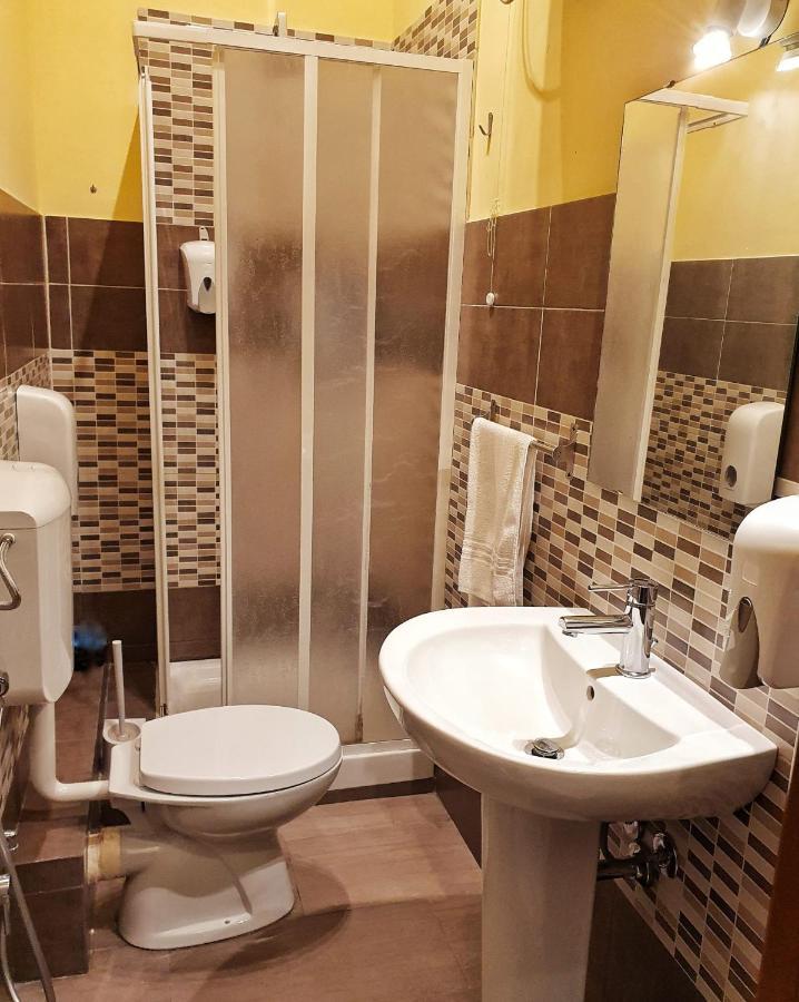 A Un Passo Dal Centro Hotel ปาแลร์โม ภายนอก รูปภาพ